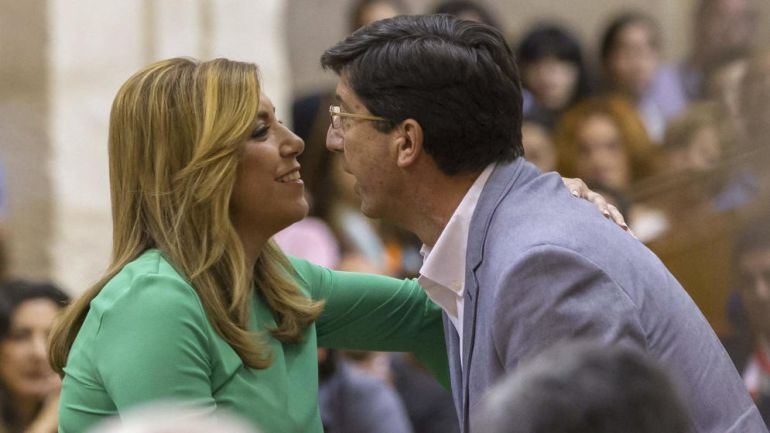 Cs no cree al Gobierno en las fechas del AVE. Marín con Susana Díaz en el Parlamento andaluz. Cs no cree al Gobierno en las fechas del AVE. Marín con Susana Díaz en el Parlamento andaluz.