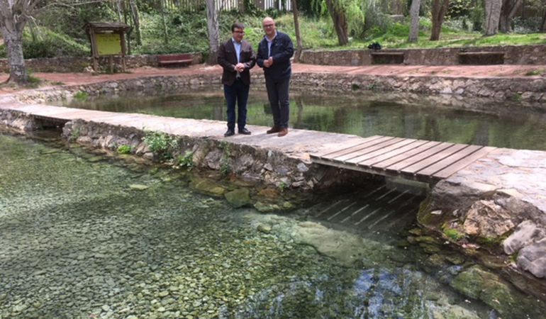 Cristóbal Rodríguez (izq.), alcalde de Castillo de Locubín, junto al diputado de Promoción y Turismo, Manuel Fernández Cristóbal Rodríguez (izq.), alcalde de Castillo de Locubín, junto al diputado de Promoción y Turismo, Manuel Fernández