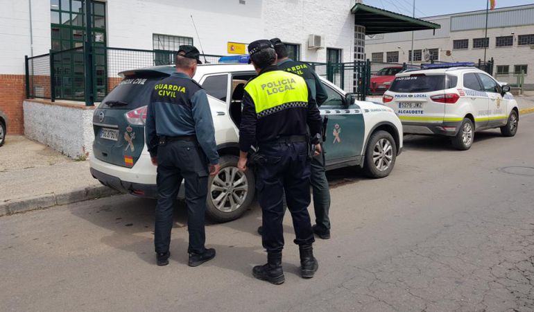 Detenidos una mujer y un hombre en Alcaudete como presuntos autores de robo Detenidos una mujer y un hombre en Alcaudete como presuntos autores de robo