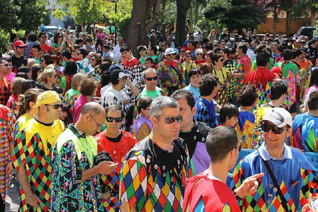 Alhama de Murcia se vuelca con sus "mayos" y "corremayos" Alhama de Murcia se vuelca con sus "mayos" y "corremayos"