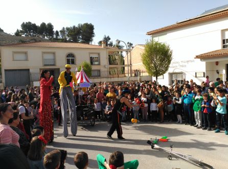 Un pasacalles condujo a los vecinos de Quesada hasta el parque en el día de su inauguración Un pasacalles condujo a los vecinos de Quesada hasta el parque en el día de su inauguración