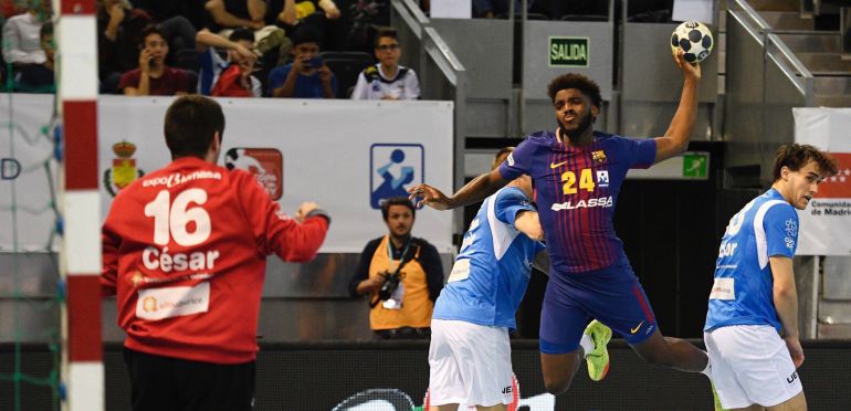 Derrota valiente ante un Barça que sudó para ganar 34-30 Derrota valiente ante un Barça que sudó para ganar 34-30