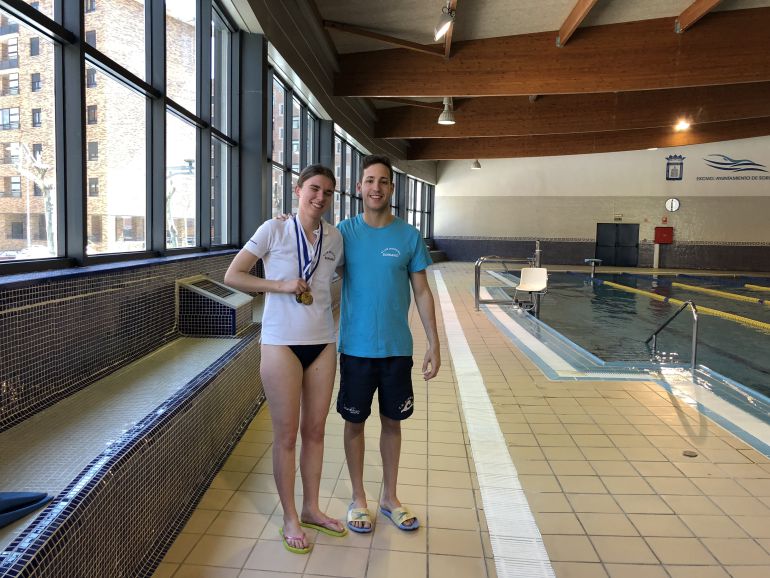 Olga Jedrysiak, junto a Sergio Martin Salcedo en la piscina del Ángel Tejedor. Olga Jedrysiak, junto a Sergio Martin Salcedo en la piscina del Ángel Tejedor.