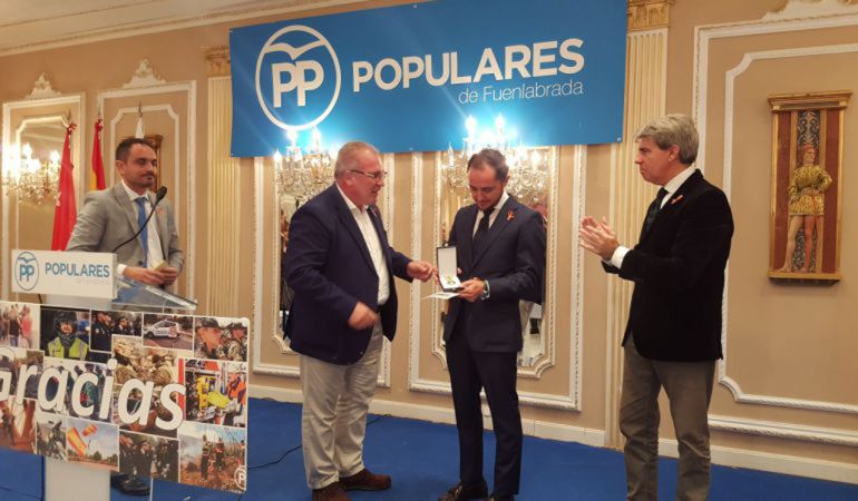 Ángel Garrido, asitió en diciembre de 2017 como portavoz regional, a la entrega de la medalla de la AVT al portavoz del PP fuenlabreño. Ángel Garrido, asitió en diciembre de 2017 como portavoz regional, a la entrega de la medalla de la AVT al portavoz del PP fuenlabreño.