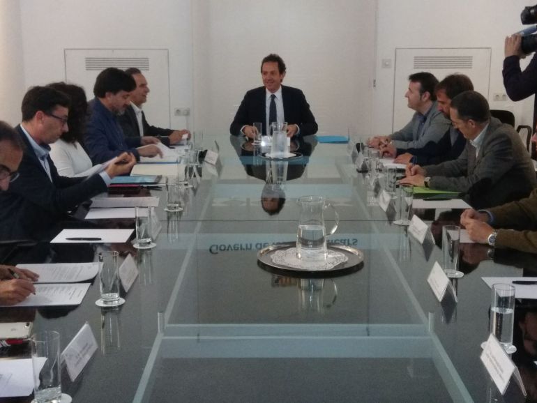 El Govern pagará el descuento de residente interislas para los vehículos de personas con discapacidad El Govern pagará el descuento de residente interislas para los vehículos de personas con discapacidad
