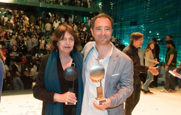 Los ganadores de este año: Cristina Fernández Cubas, con La habitación de Nona, en el premio Mandarache; y en los Hache, Álvaro García Hernández, con León Kamikaze. Los ganadores de este año: Cristina Fernández Cubas, con La habitación de Nona, en el premio Mandarache; y en los Hache, Álvaro García Hernández, con León Kamikaze.