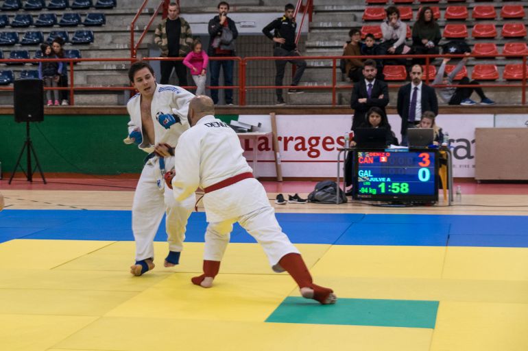 Dos integrantes del Marbel, en el X Torneo Nacional de Jiu Jitsu en Parla (Madrid). Tamara Silva, y Arturo Julve. Arturo, de cara, en uno de sus combates en otro campeonato. Dos integrantes del Marbel, en el X Torneo Nacional de Jiu Jitsu en Parla (Madrid). Tamara Silva, y Arturo Julve. Arturo, de cara, en uno de sus combates en otro campeonato.