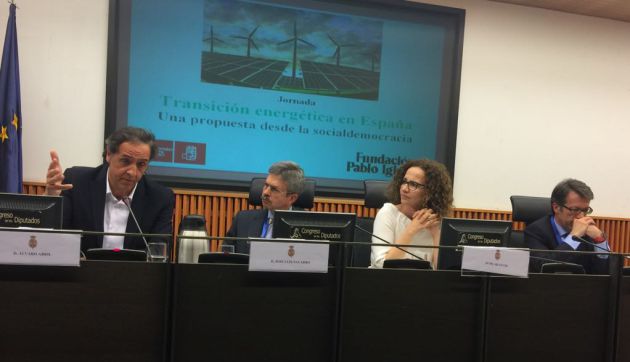 Álvaro Abril durante una intervención como coordinador de Sostenibilidad del PSOE en el Congreso de los Diputados Álvaro Abril durante una intervención como coordinador de Sostenibilidad del PSOE en el Congreso de los Diputados