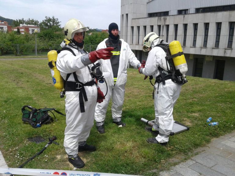 Ocho atendidos por inhalar cloro en la piscina de Amurrio Ocho atendidos por inhalar cloro en la piscina de Amurrio