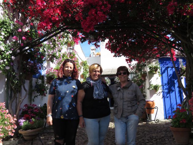Raquel, Carmen y Ángela, del Patio de Marroquíes,6 Raquel, Carmen y Ángela, del Patio de Marroquíes,6