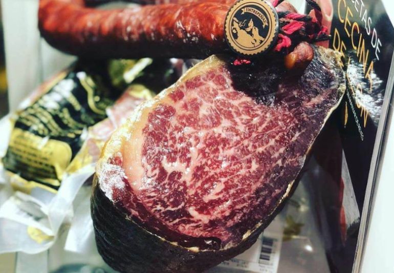 Imagen de la cecina de kobe curada en León por la firma gordonesa Imagen de la cecina de kobe curada en León por la firma gordonesa