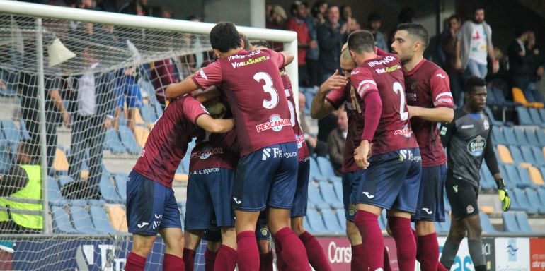El Pontevedra seguirá un año más en Segunda División B El Pontevedra seguirá un año más en Segunda División B