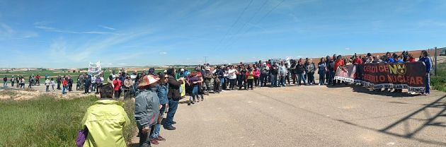 Momento de la Marcha a Villar de Cañas en los terrenos del ATC. Momento de la Marcha a Villar de Cañas en los terrenos del ATC.