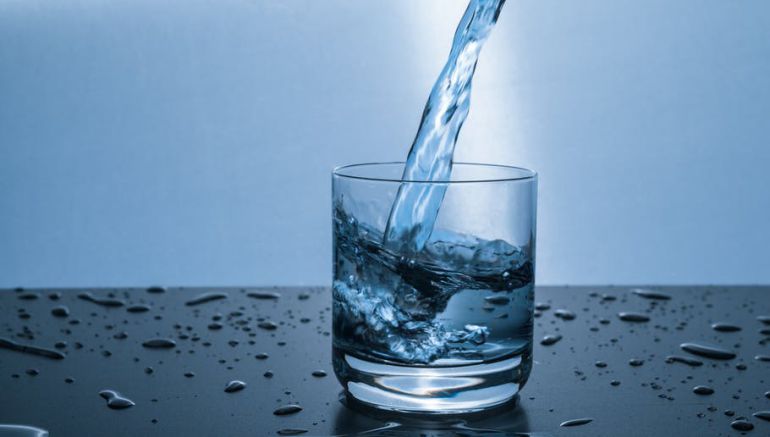 Relacionan el bajo consumo de agua con la obesidad Relacionan el bajo consumo de agua con la obesidad