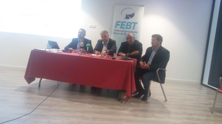 Autobuses: La patronal de transporte discrecional pide un Plan de Acción contra el intrusismo Autobuses: La patronal de transporte discrecional pide un Plan de Acción contra el intrusismo