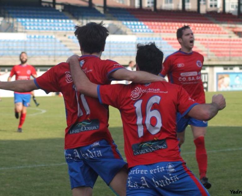La Unión Deportiva Ourense, acaricia el ascenso. El equipo de Fernando Currás, gana en el campo del Erizana por cero a dos, y se mantiene líder, de la Preferente Galicia Sur.(Foto de archivo de Yedra Seara). La Unión Deportiva Ourense, acaricia el ascenso. El equipo de Fernando Currás, gana en el campo del Erizana por cero a dos, y se mantiene líder, de la Preferente Galicia Sur.(Foto de archivo de Yedra Seara).