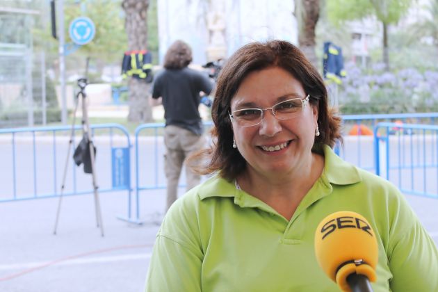 Reyes Martí durante una entrevista en Luceros antes del disparo de una de sus mascletàs Reyes Martí durante una entrevista en Luceros antes del disparo de una de sus mascletàs