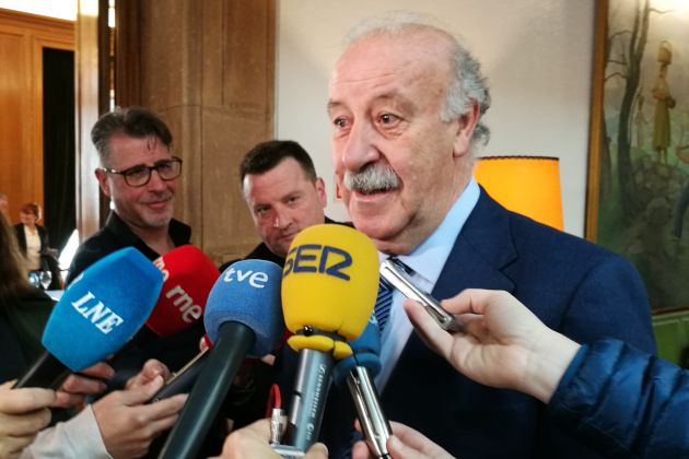 El exseleccionador nacional, Vicente del Bosque, comparece ante los medios. El exseleccionador nacional, Vicente del Bosque, comparece ante los medios.
