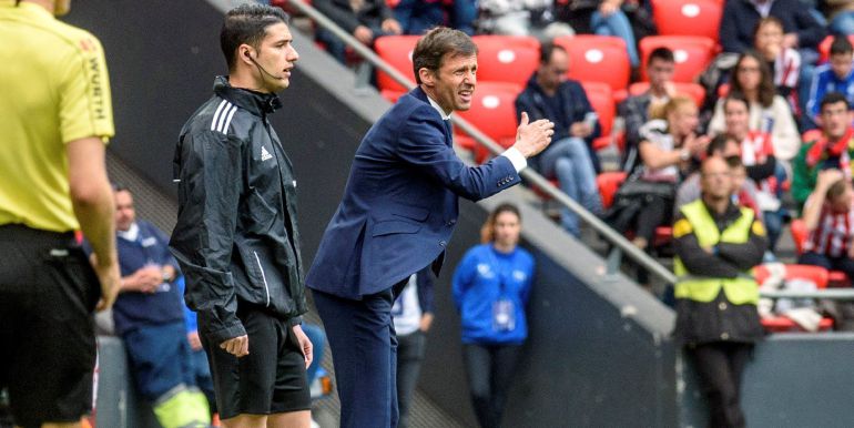El entrenador del Athletic, José Ángel "Cuco" Ziganda, durante el partido correspondiente a la jornada 36 de LaLiga Santander de fútbol disputado hoy contra el Betis en el estadio de San Mamés Barria de Bilbao El entrenador del Athletic, José Ángel "Cuco" Ziganda, durante el partido correspondiente a la jornada 36 de LaLiga Santander de fútbol disputado hoy contra el Betis en el estadio de San Mamés Barria de Bilbao