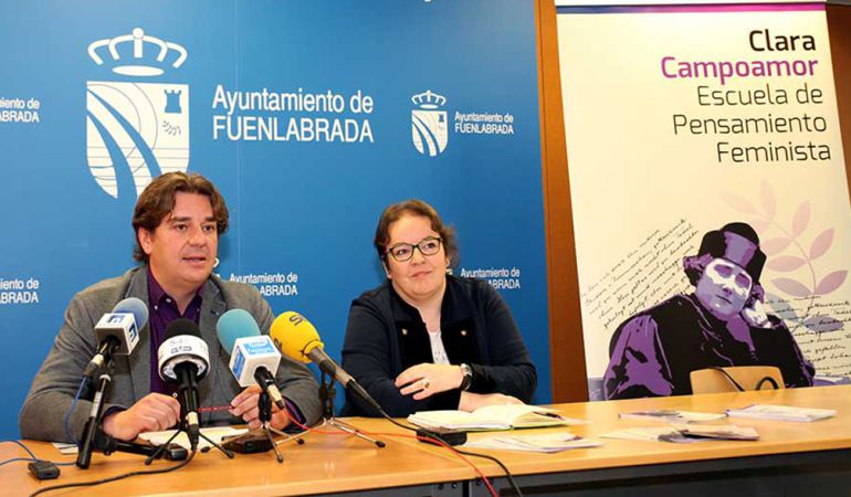 El alcalde de Fuenlabrada y la concejala de Igualdad durante la presentación de las Jornadas Clara Campoamor. El alcalde de Fuenlabrada y la concejala de Igualdad durante la presentación de las Jornadas Clara Campoamor.