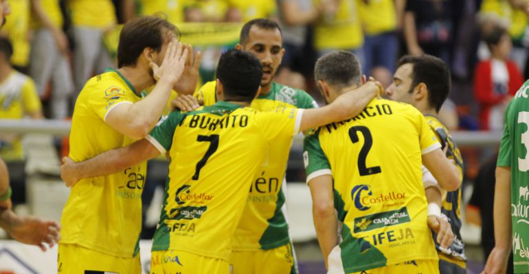 Los jugadores del Jaén Paraíso Interior FS celebran uno de los goles ante Osasuna Magna. Los jugadores del Jaén Paraíso Interior FS celebran uno de los goles ante Osasuna Magna.
