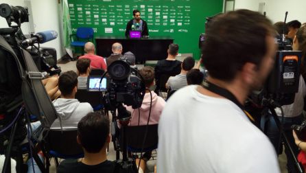 Compañeros de Lassad han acompañado al jugador en su despedida Compañeros de Lassad han acompañado al jugador en su despedida
