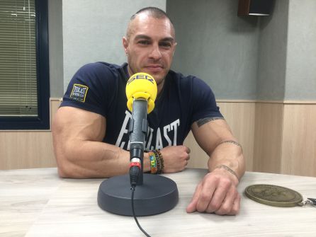 Manu Sánchez con su medalla Manu Sánchez con su medalla