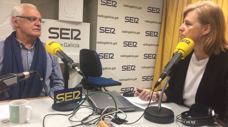 O presidente da RAG, Víctor Freixanes, antes da entrevista con Aida Pena. O presidente da RAG, Víctor Freixanes, antes da entrevista con Aida Pena.