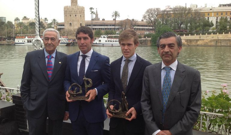 Imagen de archivo del doctor Ramón Vila, el primero por la izquierda, durante la entrega de los trofeso taurinos que llevan su nombre Imagen de archivo del doctor Ramón Vila, el primero por la izquierda, durante la entrega de los trofeso taurinos que llevan su nombre