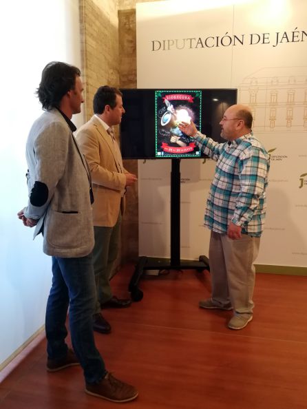 Mariano Ojeda explica al diputado los detalles del cartel confeccionado esta edición para promocionar el evento Mariano Ojeda explica al diputado los detalles del cartel confeccionado esta edición para promocionar el evento