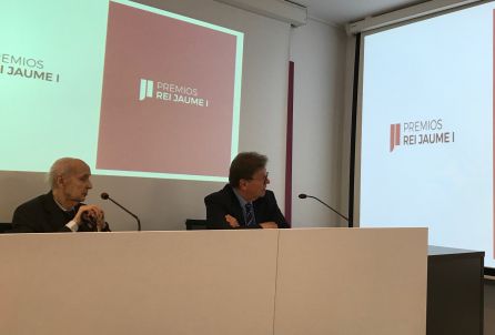 Santiago Grisolía y Javier Quesada presentan la nueva imagen de los Premios Jaume I Santiago Grisolía y Javier Quesada presentan la nueva imagen de los Premios Jaume I