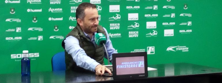 Berlanga, en sala de prensa, responde preguntas de los periodistas. Sorribas estaba presente entre los asistentes Berlanga, en sala de prensa, responde preguntas de los periodistas. Sorribas estaba presente entre los asistentes
