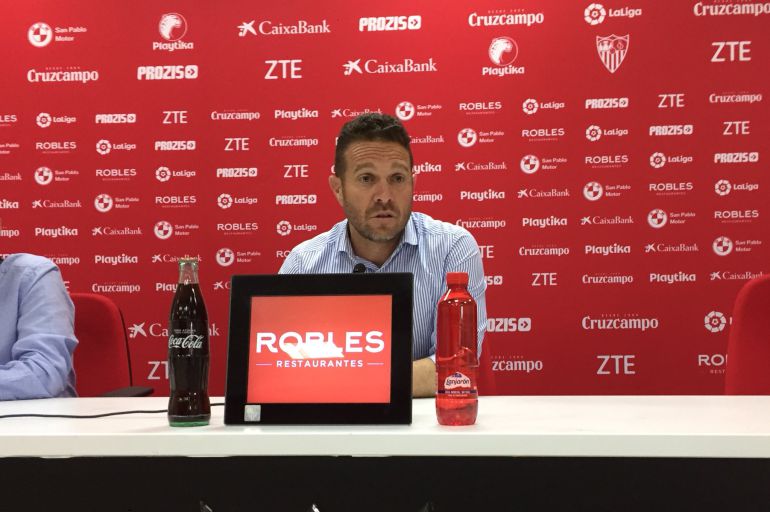 El técnico del Sevilla Atlético, Luis García Tevenet, durante una de sus ruedas de prensa. El técnico del Sevilla Atlético, Luis García Tevenet, durante una de sus ruedas de prensa.