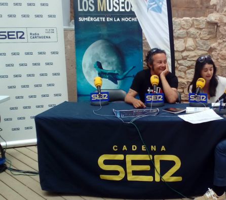 En la fotografía de izda a derecha: Jesús y Elena de la compañia de arte urbano 'La Compañia de Mario' En la fotografía de izda a derecha: Jesús y Elena de la compañia de arte urbano 'La Compañia de Mario'