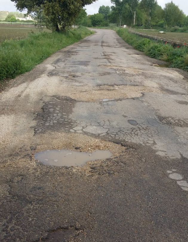 La carretera entre Fresno Alhándiga y Galisancho, en estado demencial: La vía entre Fresno Alhándiga y Galisancho, en estado demencial La carretera entre Fresno Alhándiga y Galisancho, en estado demencial: La vía entre Fresno Alhándiga y Galisancho, en estado demencial