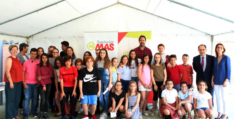 La Fundación MAS entrega los diplomas de inglés a los niños becados La Fundación MAS entrega los diplomas de inglés a los niños becados