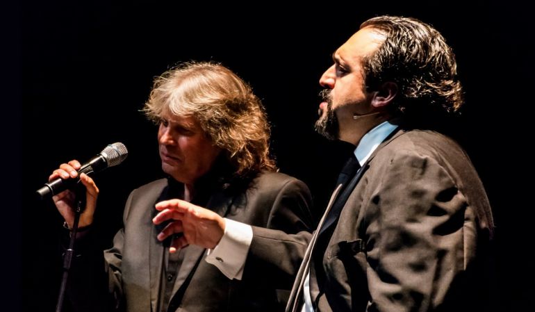El cantaor flamenco José Mercé (izquierda) y el tenor lírico José Manuel Zapata (derecha) en concierto El cantaor flamenco José Mercé (izquierda) y el tenor lírico José Manuel Zapata (derecha) en concierto