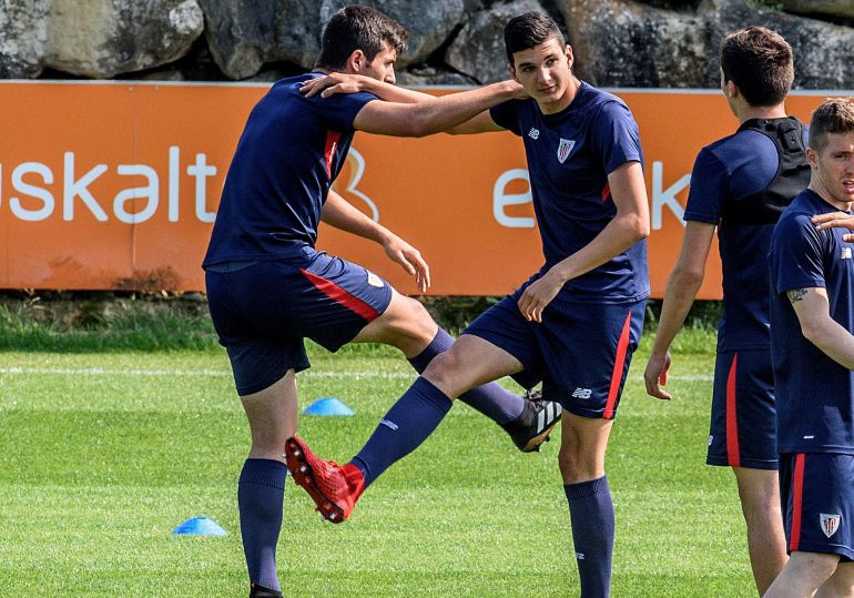 Vivian y San Bartolomé entran en la convocatoria del primer equipo Vivian y San Bartolomé entran en la convocatoria del primer equipo