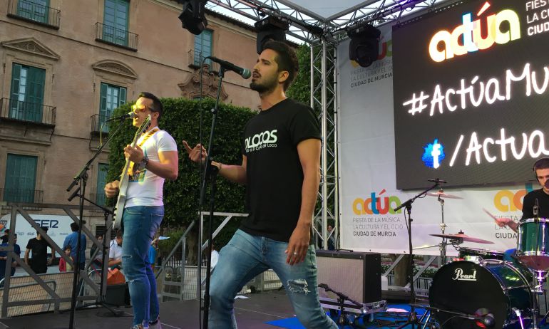 El grupo D'Locos ha hecho saltar al público con versiones de El Canto del Loco El grupo D'Locos ha hecho saltar al público con versiones de El Canto del Loco