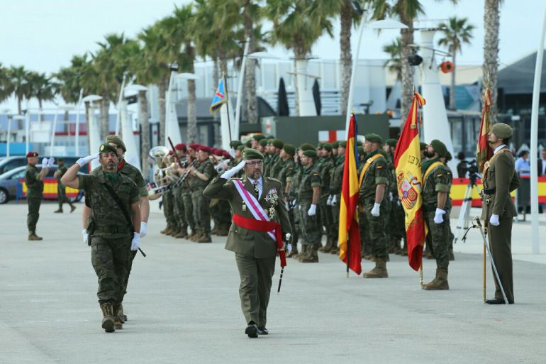 Alicante: Unos 600 civiles juran bandera en la zona Volvo del Puerto de Alicante Alicante: Unos 600 civiles juran bandera en la zona Volvo del Puerto de Alicante