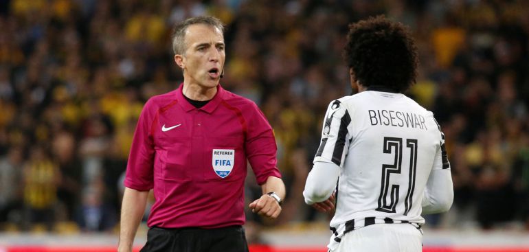 Soccer Football - Greek Cup Final - AEK Athens vs PAOK Salonika - Athens Olympic Stadium, Athens, Greece - May 12, 2018 PAOK Salonika’s Diego Biseswar speaks with referee David Fernandez Borbalan Soccer Football - Greek Cup Final - AEK Athens vs PAOK Salonika - Athens Olympic Stadium, Athens, Greece - May 12, 2018 PAOK Salonika’s Diego Biseswar speaks with referee David Fernandez Borbalan