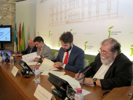Momento de la firma del convenio, en primer plano Cecilio Barroso, a continuación Juan Francisco Serrano Momento de la firma del convenio, en primer plano Cecilio Barroso, a continuación Juan Francisco Serrano