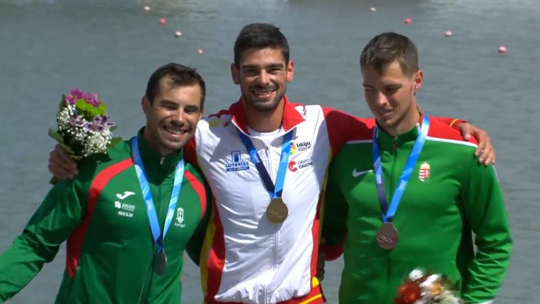 Roi Rodríguez con el oro conseguido en K-1 500 metros Roi Rodríguez con el oro conseguido en K-1 500 metros