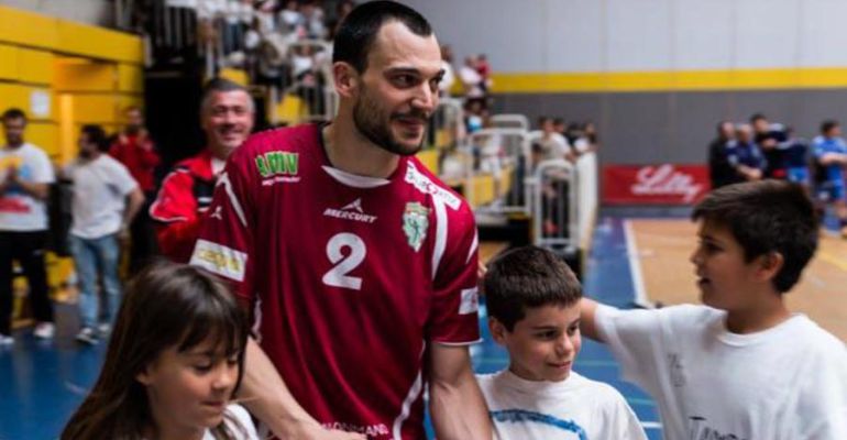 Castaño fue uno de los jugadores históricos del equipo Castaño fue uno de los jugadores históricos del equipo