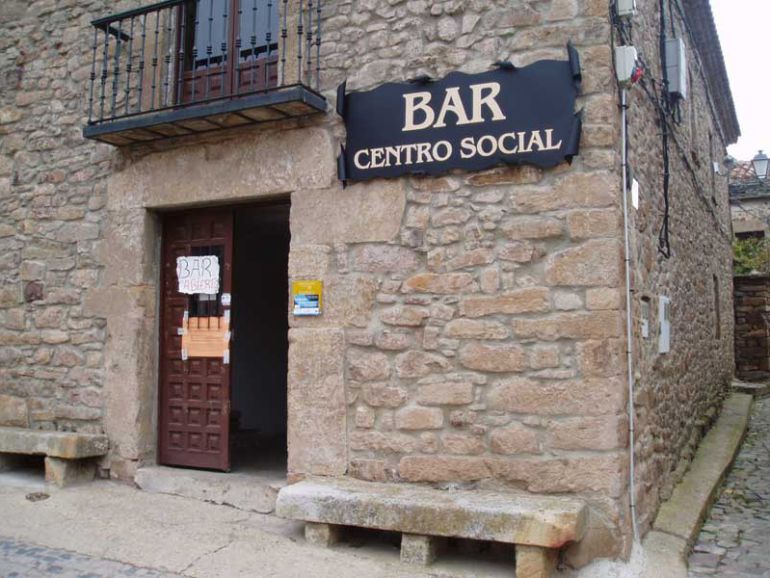 Castilfrío restaura parte del ayuntamiento como vivienda para una familia catalana Castilfrío restaura parte del ayuntamiento como vivienda para una familia catalana