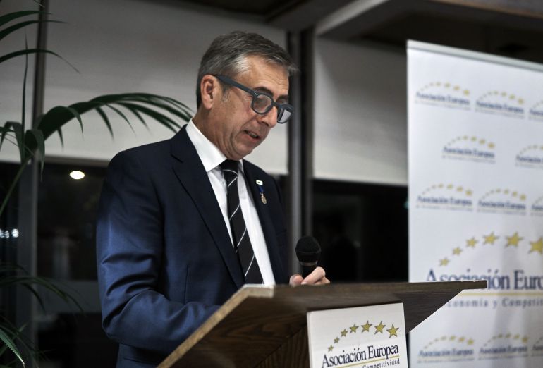 Juan Alonso Varona, 'Medalla de Oro al Mérito en el Trabajo' Juan Alonso Varona, 'Medalla de Oro al Mérito en el Trabajo'