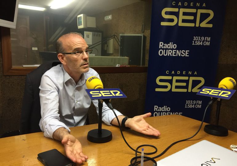 Vazquez Barquero en los estudios de Radio Ourense Vazquez Barquero en los estudios de Radio Ourense