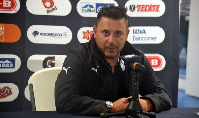 Mohamed en una comparecencia con los Rayados de Monterrey Mohamed en una comparecencia con los Rayados de Monterrey