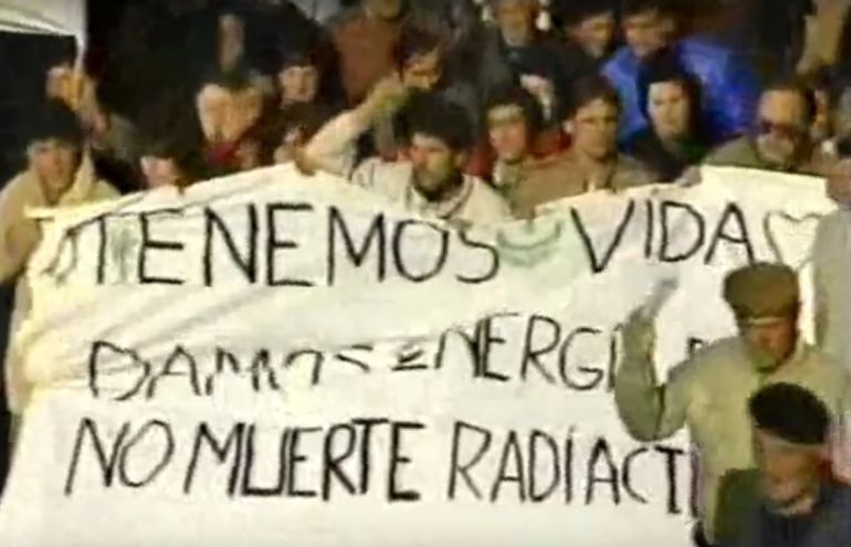 Imagen de la manifestación celebrada en Aldeadávila de la Ribera (Salamanca) en abril de 1987. Imagen de la manifestación celebrada en Aldeadávila de la Ribera (Salamanca) en abril de 1987.