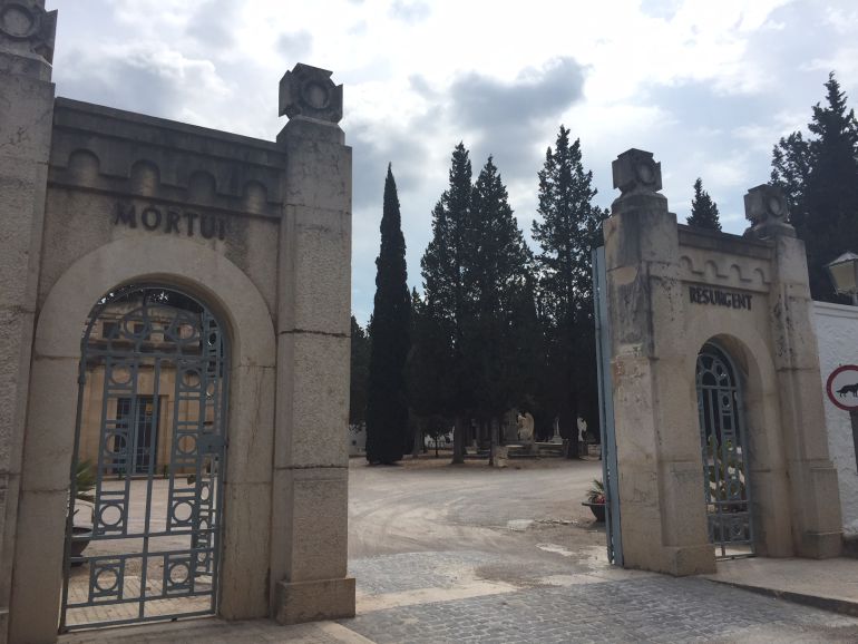Imatge d'arxiu de l'entrada al cementiri de Sant Llàtzer de Tortosa. Imatge d'arxiu de l'entrada al cementiri de Sant Llàtzer de Tortosa.